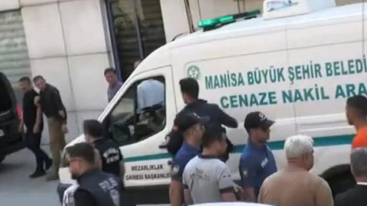Manisa Belediye Başkanı Ferdi Zeyrek Son Yolculuğuna Uğurlanıyor