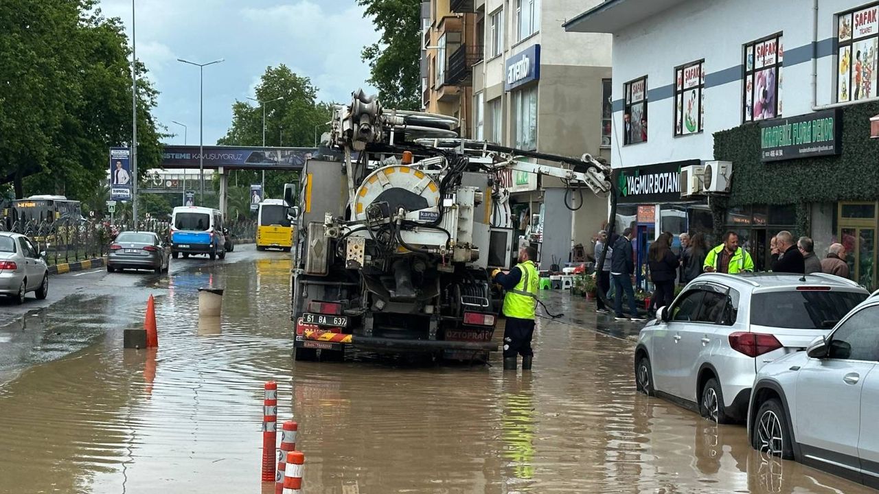 “Trabzon’da Yoğun Yağış: 83 Noktada Su Taşkını ve Selle Mücadele”  

(Not: Karakter sayısı 58’dir ve SEO uyumlu, anahtar kelimeleri içeren, dikkat çekici bir başlık oldu.)