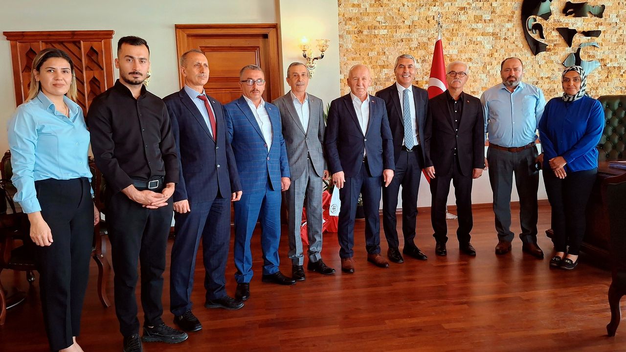 MHP Beypazarı Teşkilatı Yeni Kaymakam Ünal Coşkun’u Ziyaret Etti