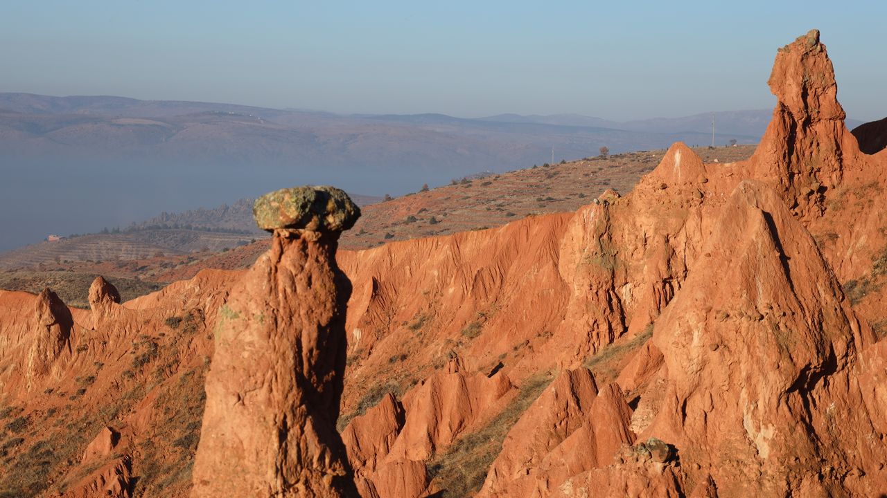 Kırıkkale’nin Saklı Cenneti: Kırmızı Peribacaları Keşfediliyor