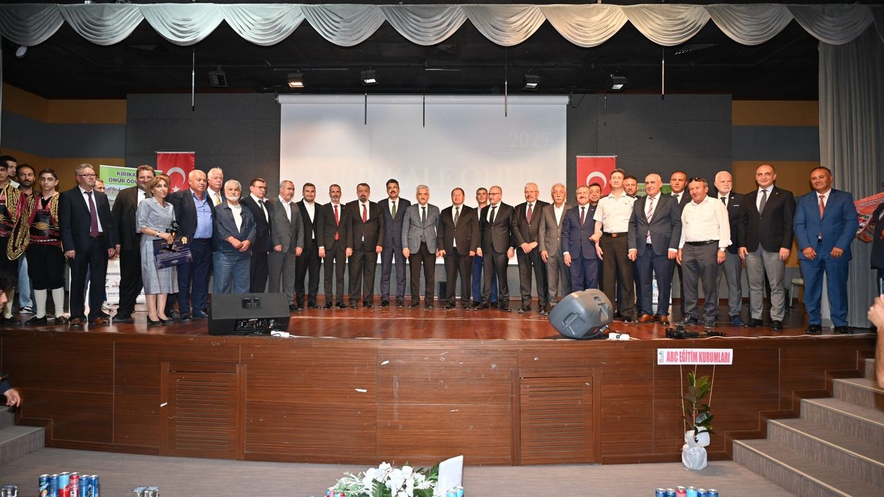 Kırıkkale Onur Ödülleri ile Şehre Katkı Sunanlar Ödüllendirildi