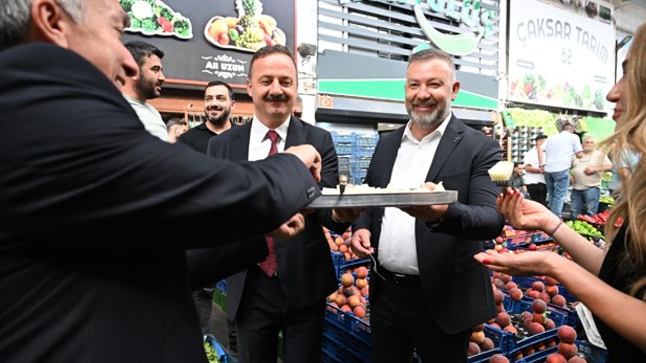 Anahtar Parti Lideri Ağıralioğlu Ankara Toptancı Hali’nde Esnafla Buluştu