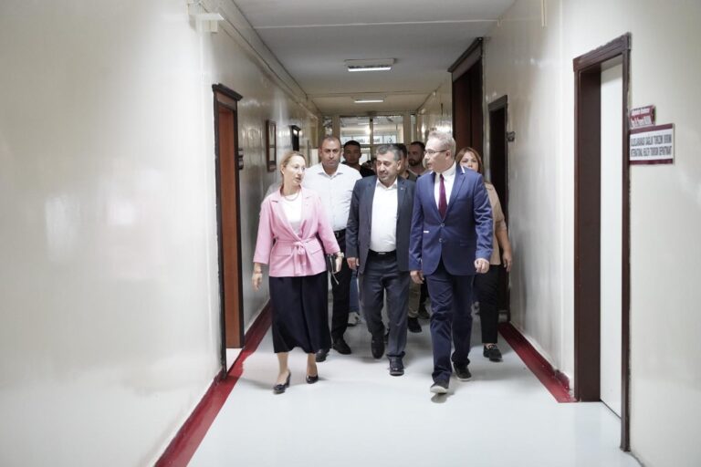 MİLLETVEKİLİ DERYA BAKBAK’TAN 25 ARALIK DEVLET HASTANESİ’NE ZİYARET