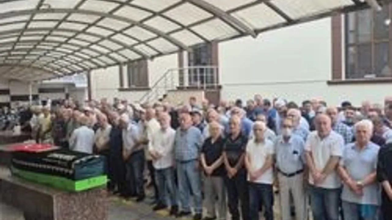 Düzce’de Uzun Yıllar Öğretmenlik Yapan Hayri Madencioğlu Vefat Etti