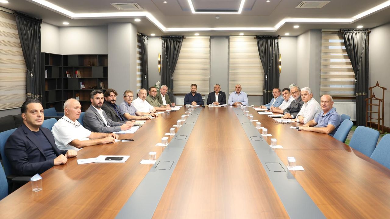 Rize’de Çay Sektörünün Sorunları ve Çözümleri Masaya Yatırıldı