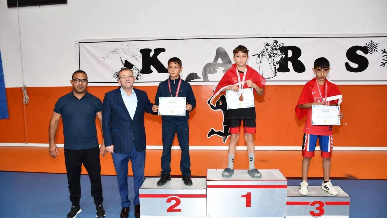 Kars’ta Uluslararası Güreş Müsabakası Büyük İlgi Gördü