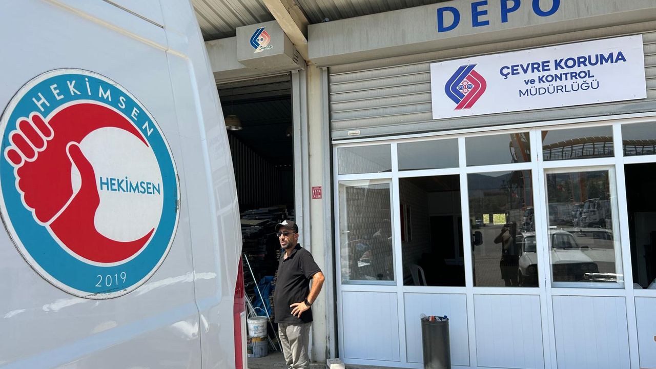 HEKİMSEN Sındırgı Depremzedelerine Acil Yardım Ulaştırdı