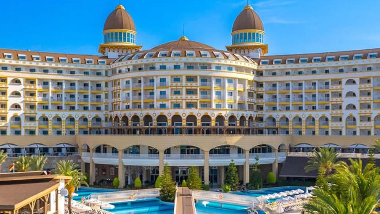 Antalya’da Turist Sayısı %20 Düştü: Altyapı ve Ekonomi Etkiliyor