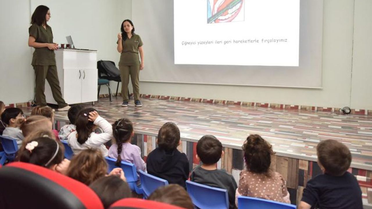 Kepez Belediyesi’nden Diş Sağlığı Haftasında Kreş ve Huzurevine Hizmet