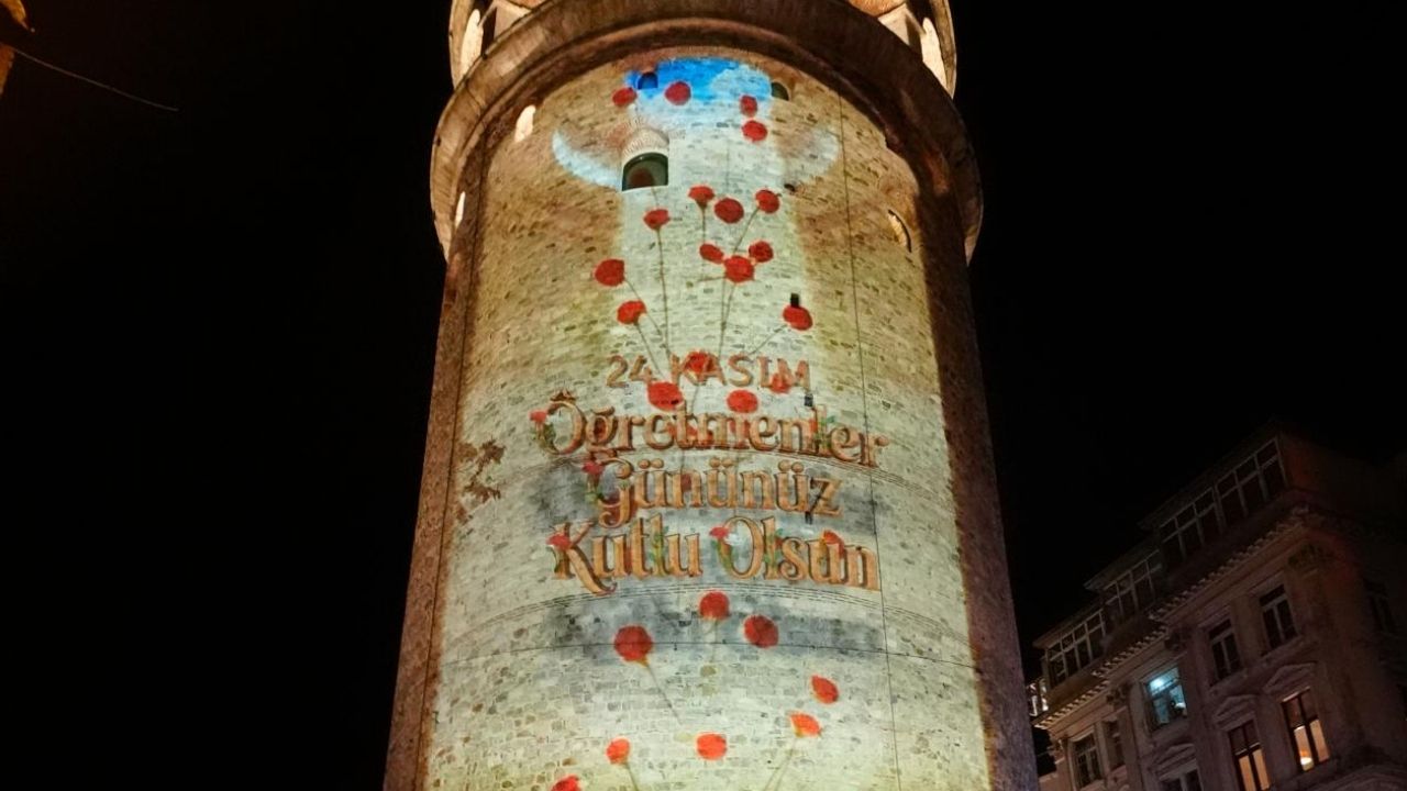 İstanbul’da Öğretmenler Günü’nde Atatürk Görselleri Öne Çıktı