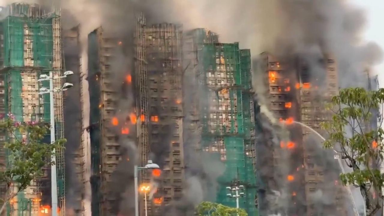 Hong Kong’da Gökdelen Yangını: 13 Ölü, 15 Yaralı