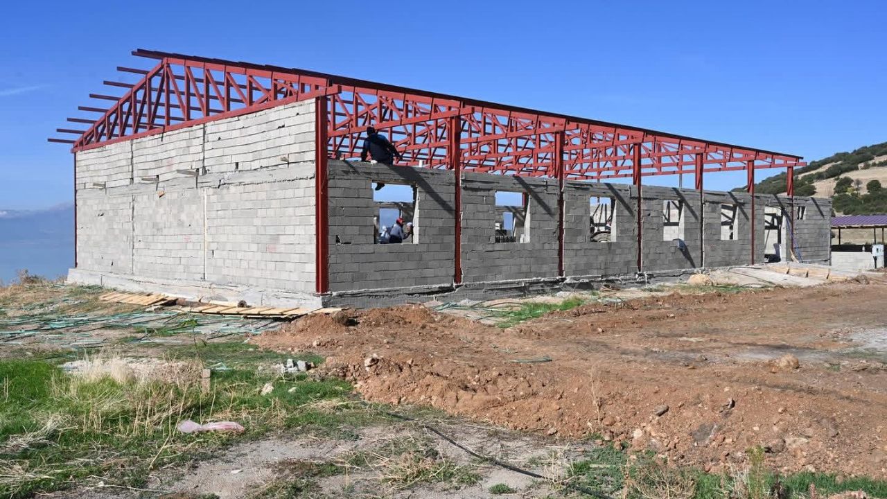 Isparta Belediyesi Yeşilköy Sosyal Tesisi’ne Malzeme Desteği