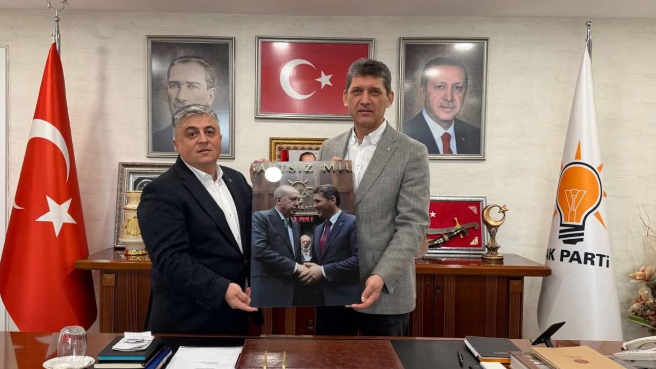 AK Partili Ali Çetin’e Erdoğan Fotoğrafı Hediye Edildi