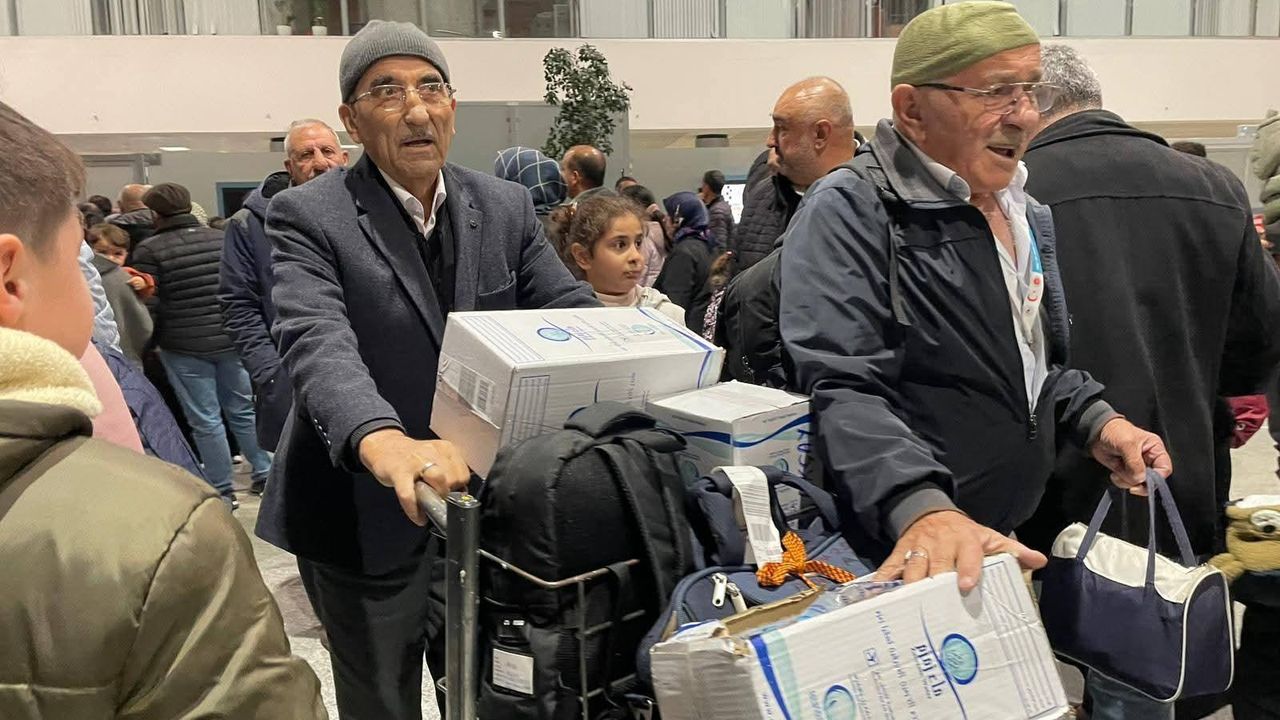 Kars’ta Umre Dönüşü Coşkulu Karşılama Töreni