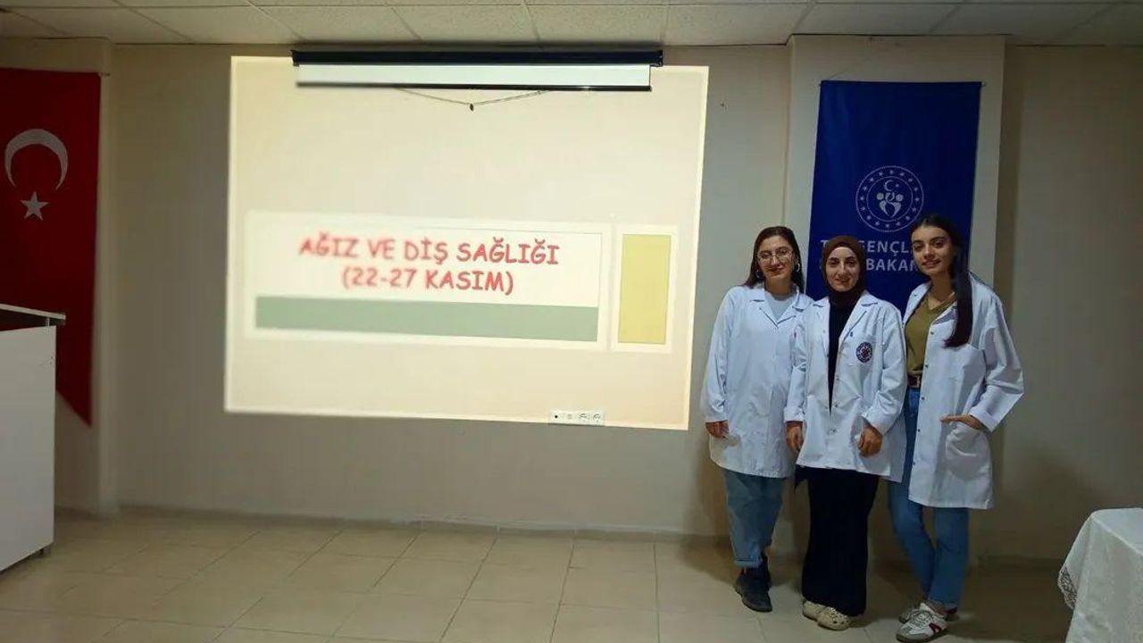 Kars’ta Üniversitelilere Ağız ve Diş Sağlığı Taraması