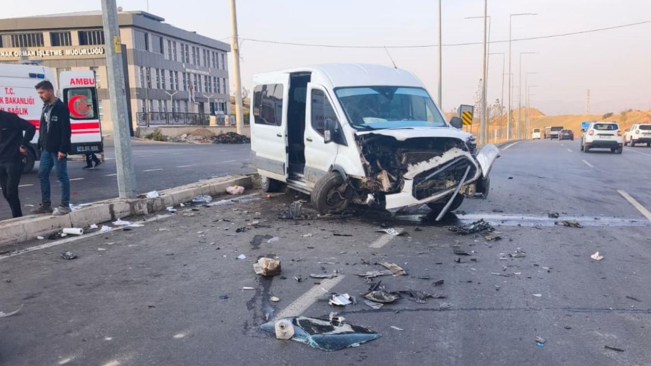 Şırnak’ta Trafik Kazası: 19 Yaralı