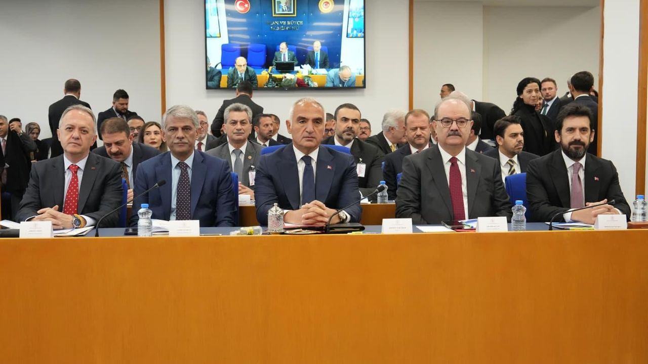 Bakan Ersoy: Turizm Gelirleri Rekor Kırdı, Arkeolojide Atılım