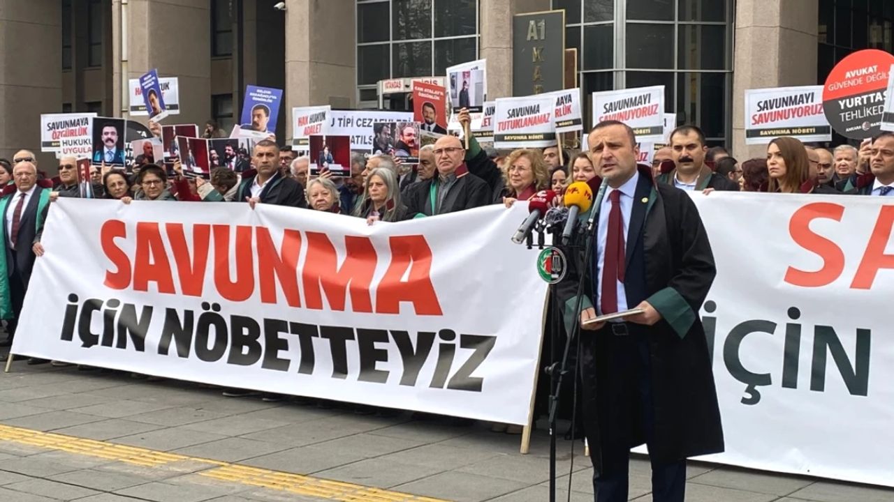 Avukatlar Tutuklu Meslektaşları İçin Savunma Nöbeti Başlattı