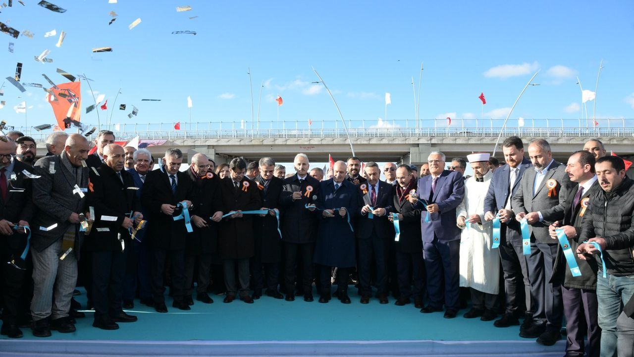 Van Çevre Yolu’nun 28 Kilometresi Trafiğe Açıldı