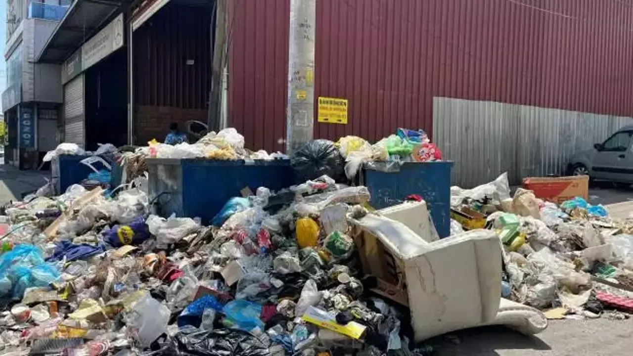 Maltepe’de Temizlik İşçileri Maaş Gecikmesi Nedeniyle İş Bıraktı