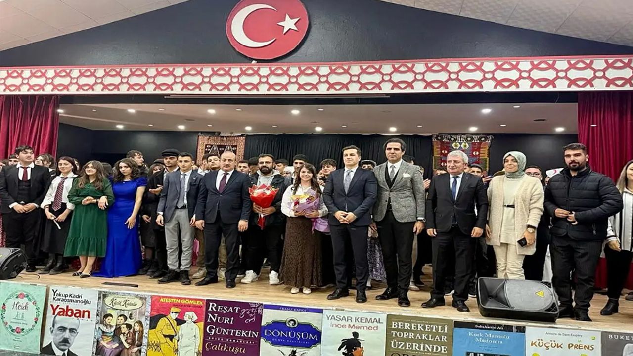 Siirt’te Roman Kahramanları Günü Gösterisi Düzenlendi