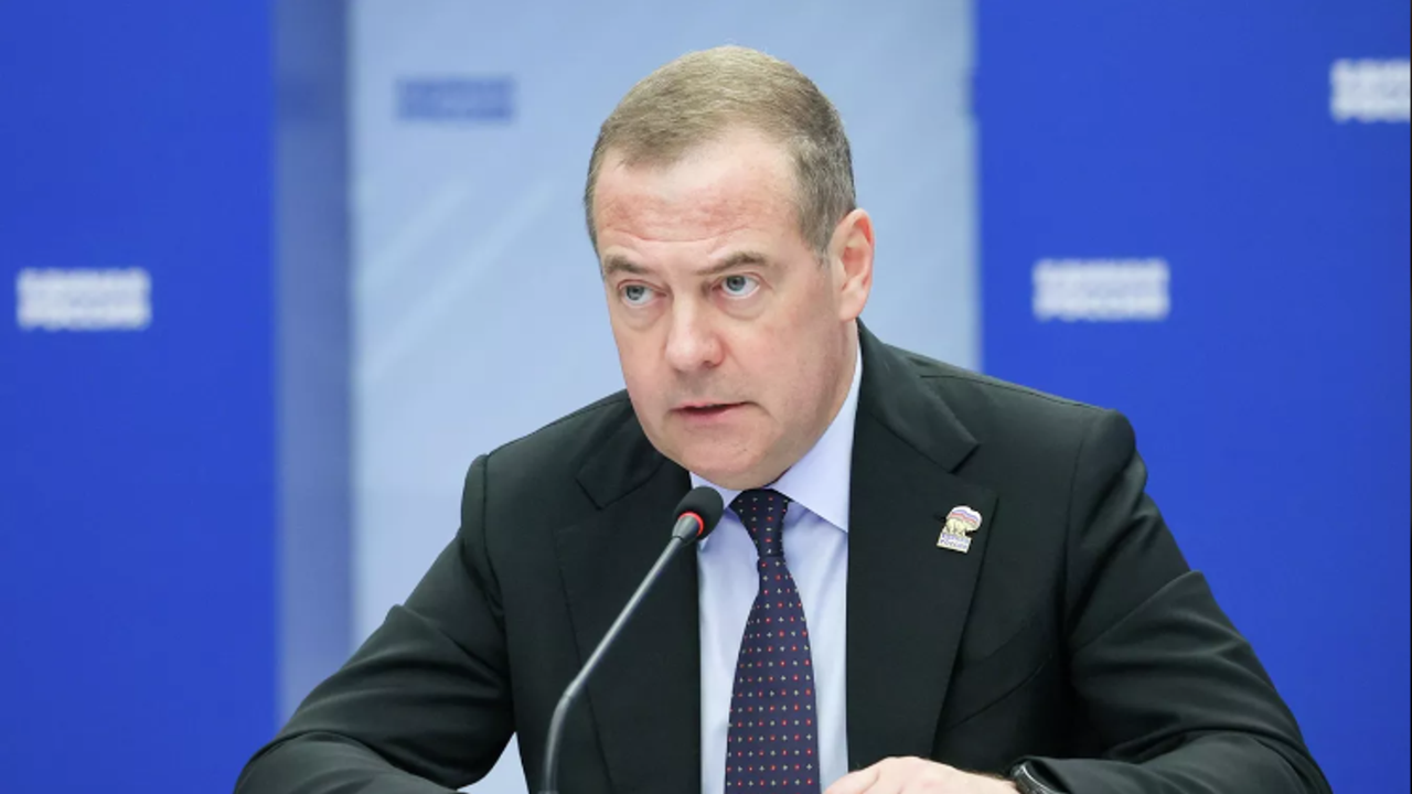 Medvedev: Rus Varlıkları Ukrayna’ya Aktarılırsa Casus Belli Olur