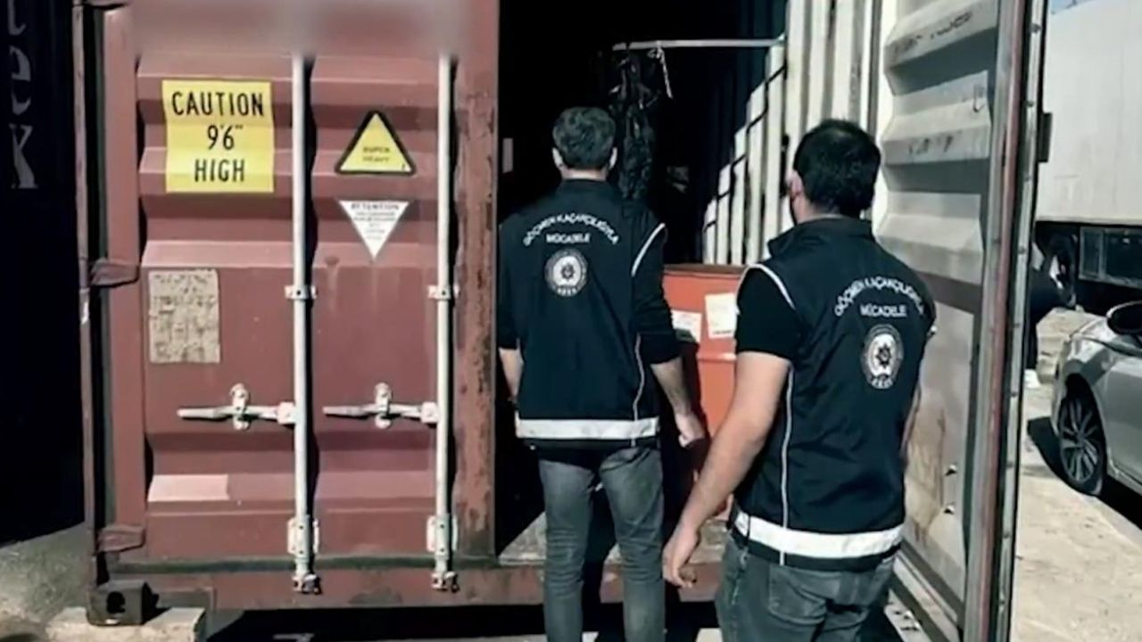 Mersin Limanı’nda 44 Göçmenle 13 Kaçakçı Yakalandı