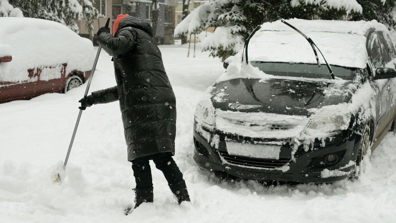 Doğu Anadolu’da Yoğun Kar ve Buzlanma Ulaşımı Etkiliyor