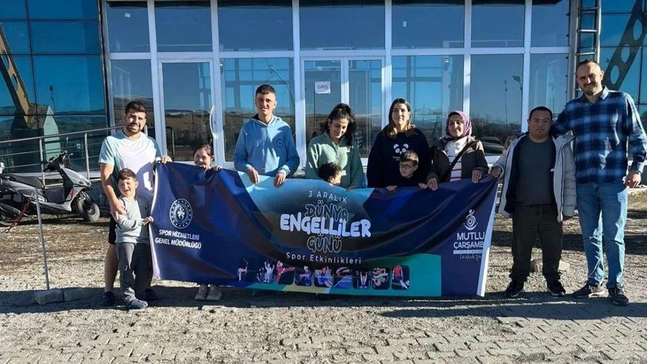 Kars’ta Engelli ve Engelsiz Çocuklar Yüzme Havuzunda Buluştu