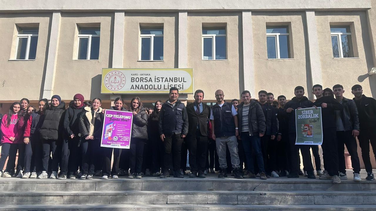 Kars’ta Siber Suçlarla Mücadele’den Öğrencilere Güvenlik Eğitimi