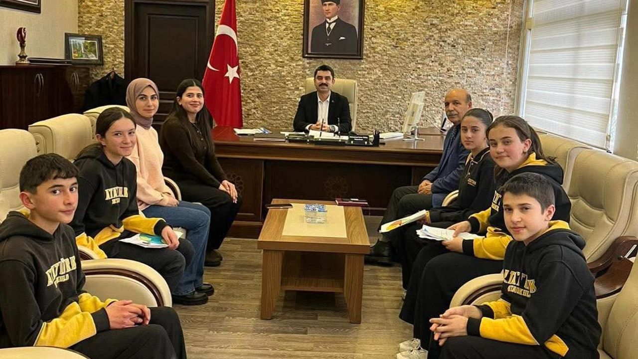 Susuz’da Öğrenciler Çevre Bilinci Projesini Kaymakama Sundu