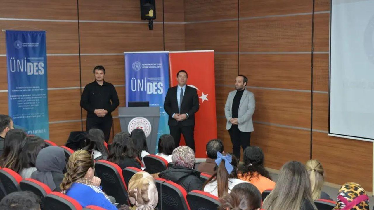 Kars’ta Yüzme Hakemliği İçin Aday Kursu Başladı