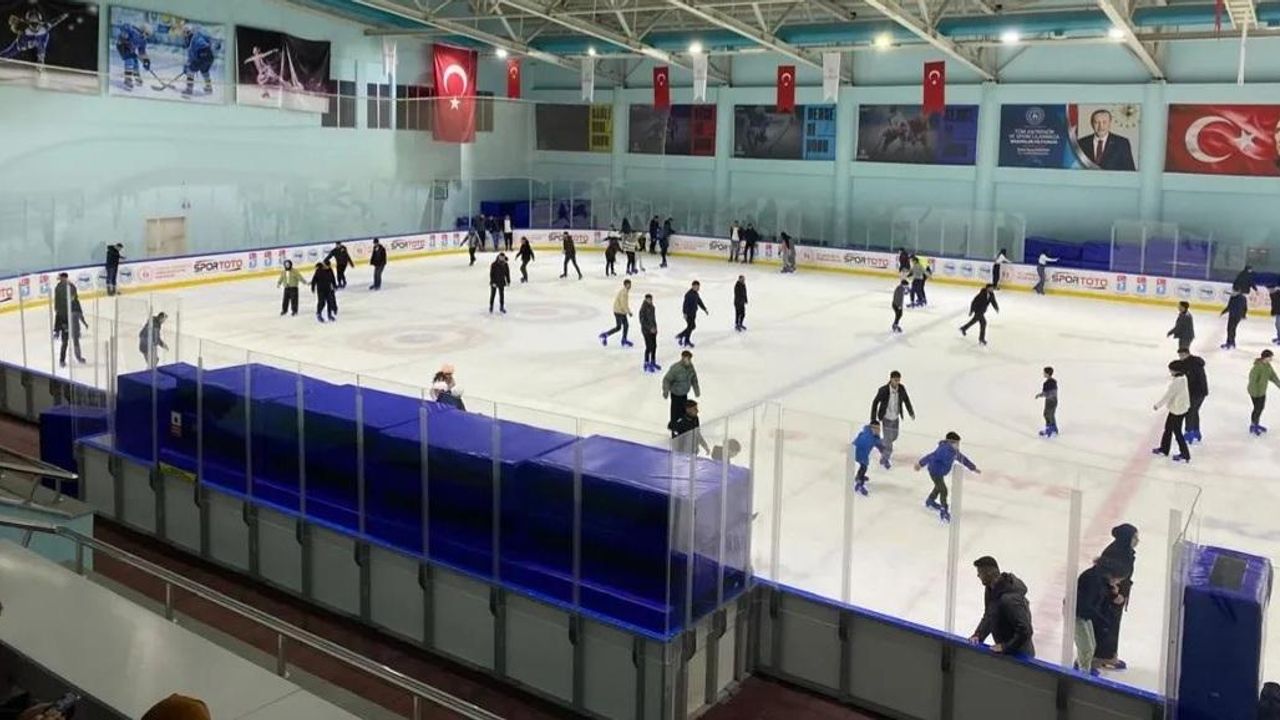 Kars Olimpik Buz Sporları Pisti Ziyaretçi Rekoru Kırıyor