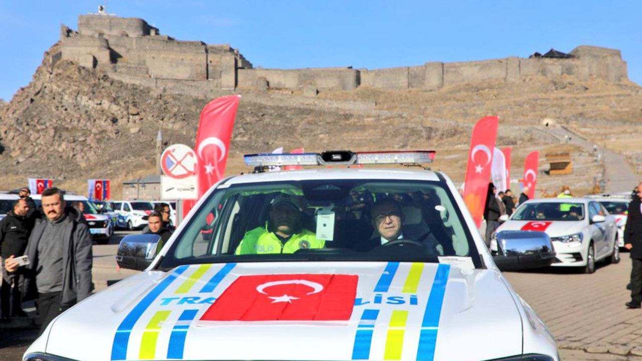 Kars’ta Kolluk Kuvvetlerine Yeni Hizmet Araçları Teslim Edildi