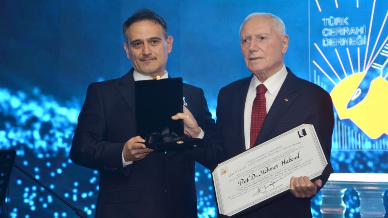 Prof. Dr. Mehmet Haberal’a İlk Cemil Topuzlu Onur Ödülü Verildi