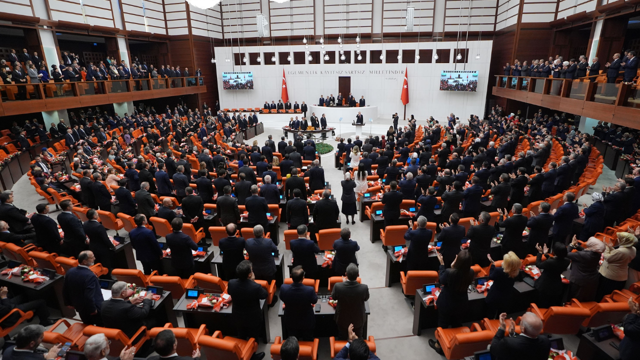 AK Parti Terörle Mücadele Raporunu Cumhurbaşkanı Erdoğan’a Sundu