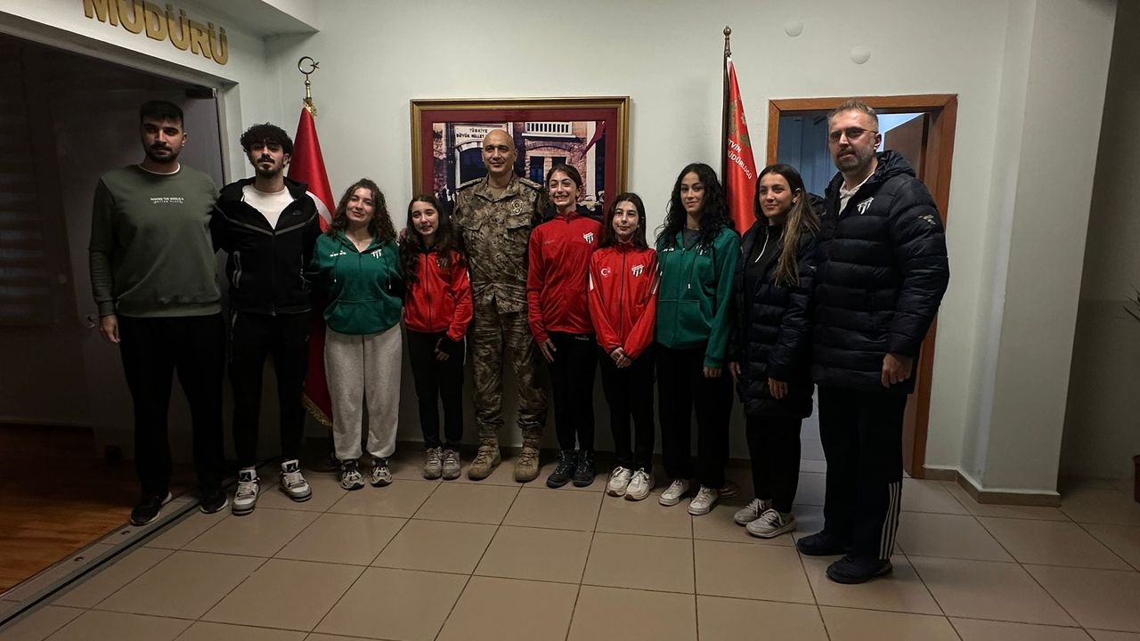 Artvinspor Yönetimi İl Emniyet Müdürlüğü’ne Ziyarette Bulundu