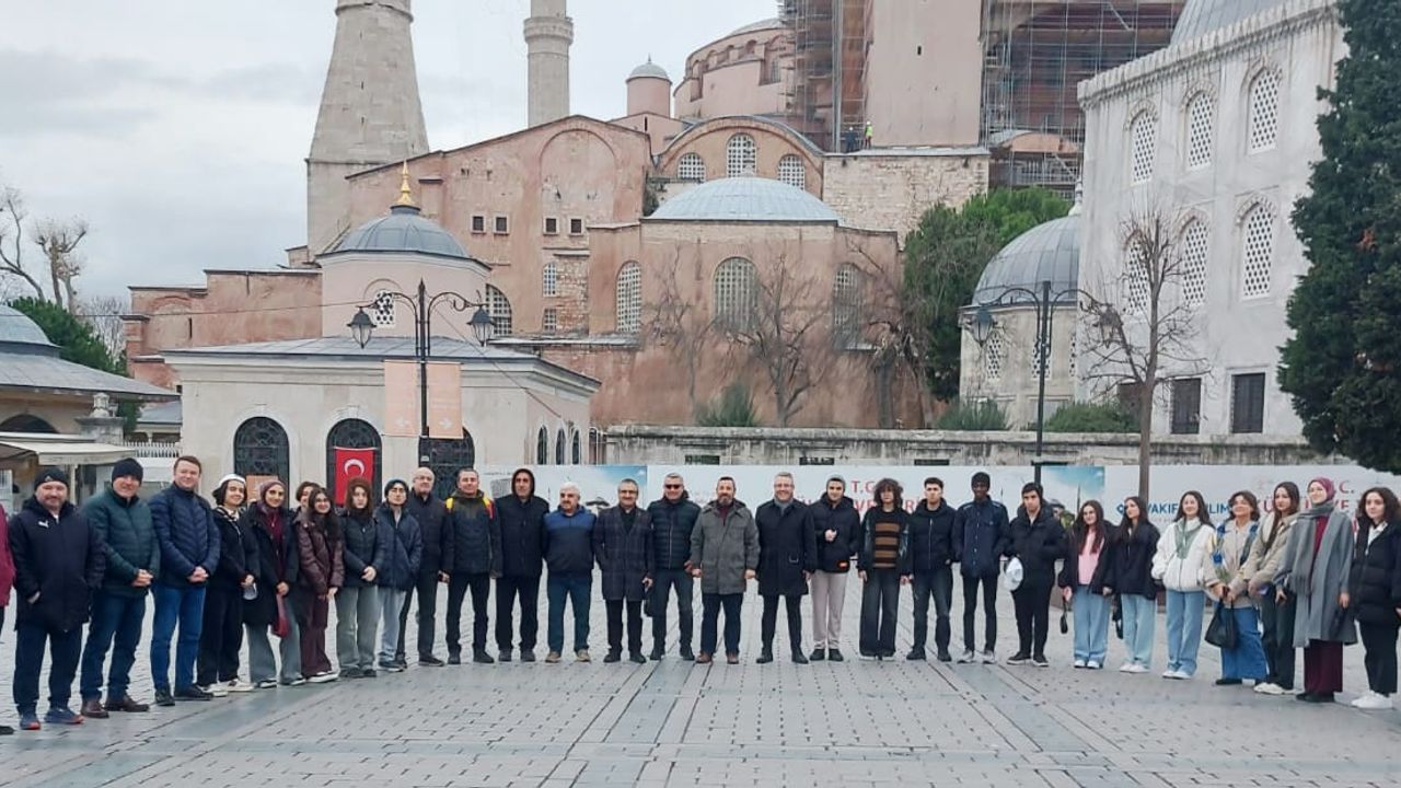 Sivaslı Öğrenciler İstanbul’da Tarih ve Bilim Gezisi Yaptı