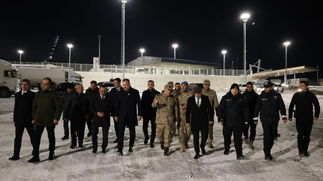 Ağrı Valisi Gürbulak Sınır Kapısı’nda Güvenlik Denetimi Yaptı