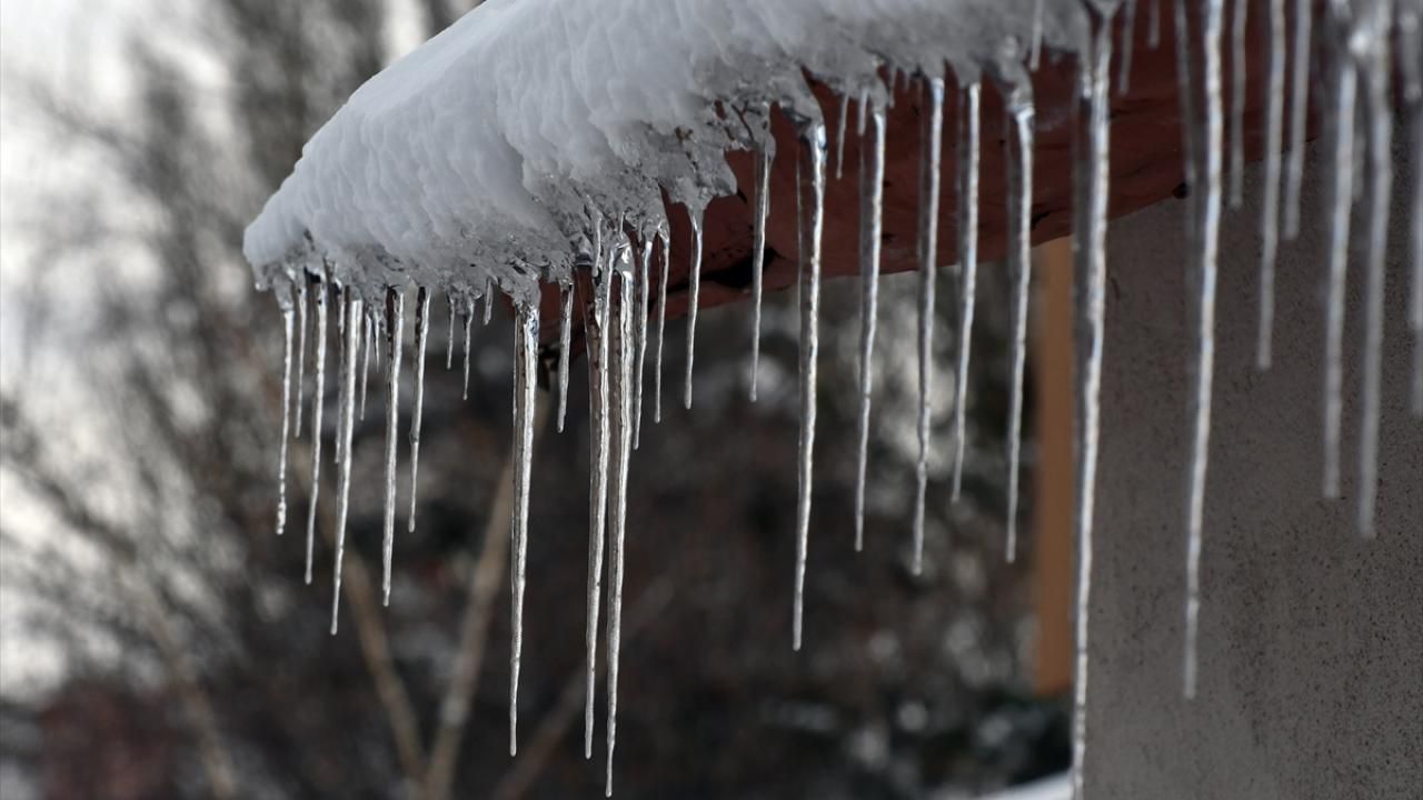 Kangal’da -24,3 Derece: Türkiye Sert Soğuk Hava Dalgasıyla Boğuşuyor