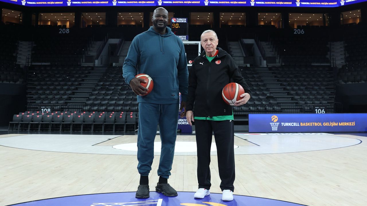 Cumhurbaşkanı Erdoğan, Shaquille O’Neal ile Basketbol Oynadı