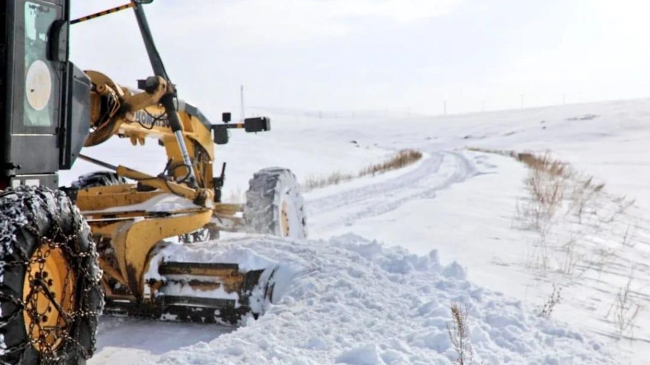 Kars’ta 214 Köy Yolu Kar Temizleme Çalışmalarıyla Açıldı