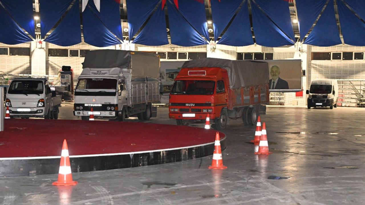 Isparta Belediyesi Pazarcıları Don Riskinden Koruyor