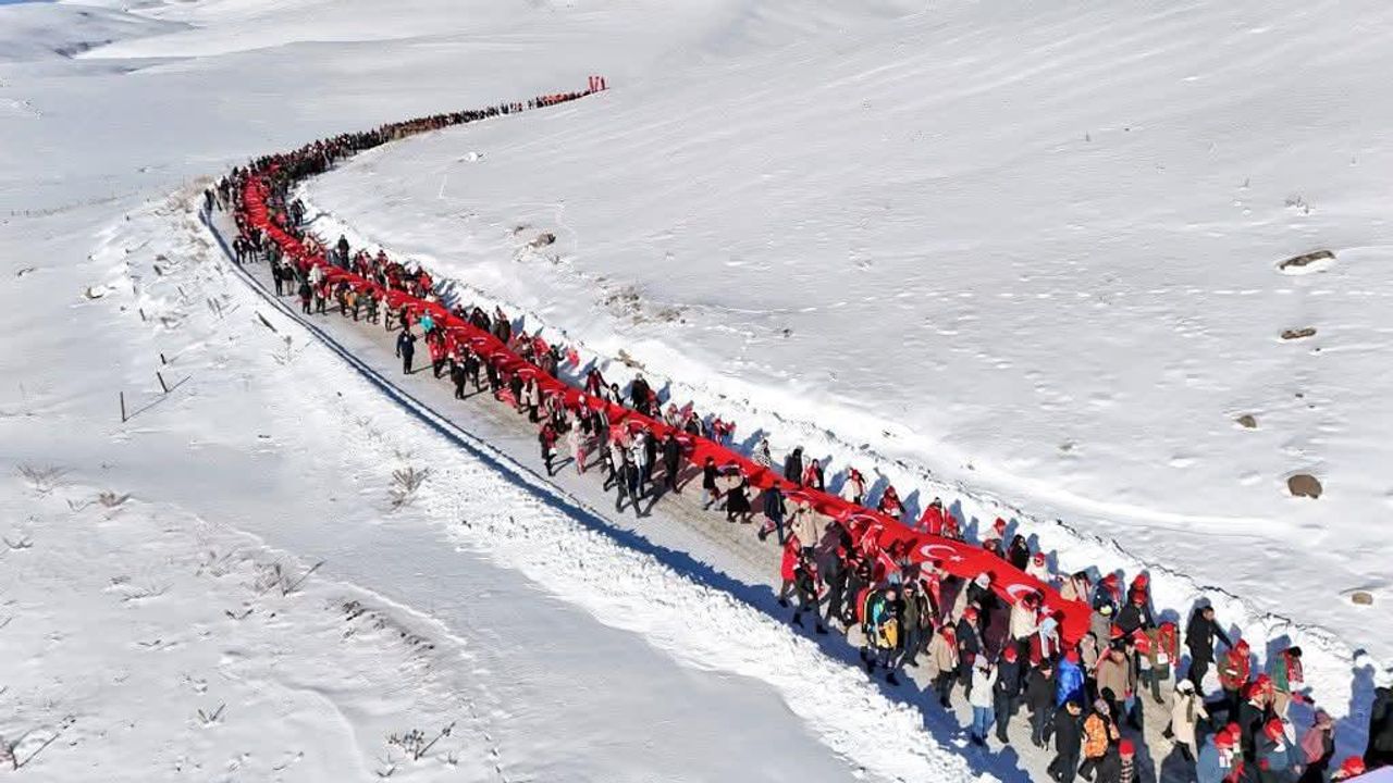 Sarıkamış Şehitleri Anma Yürüyüşü Yoğun Katılımla Gerçekleşti
