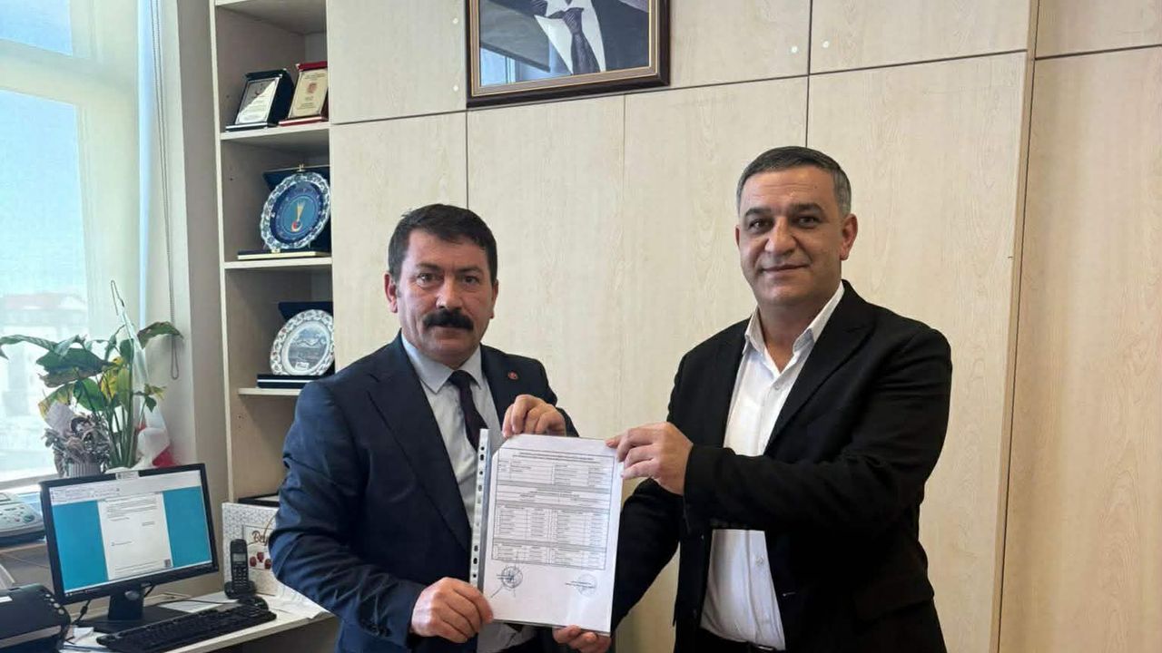 Murat Bakırhan Kars Bakkallar Esnaf Odası Başkanlığına Mazbatasını Aldı