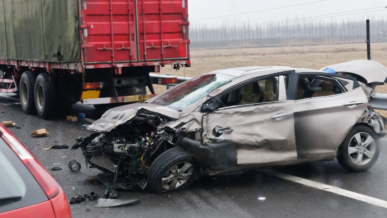 Giresun’da Motosiklet ile Kamyonet Çarpıştı: 2 Ölü