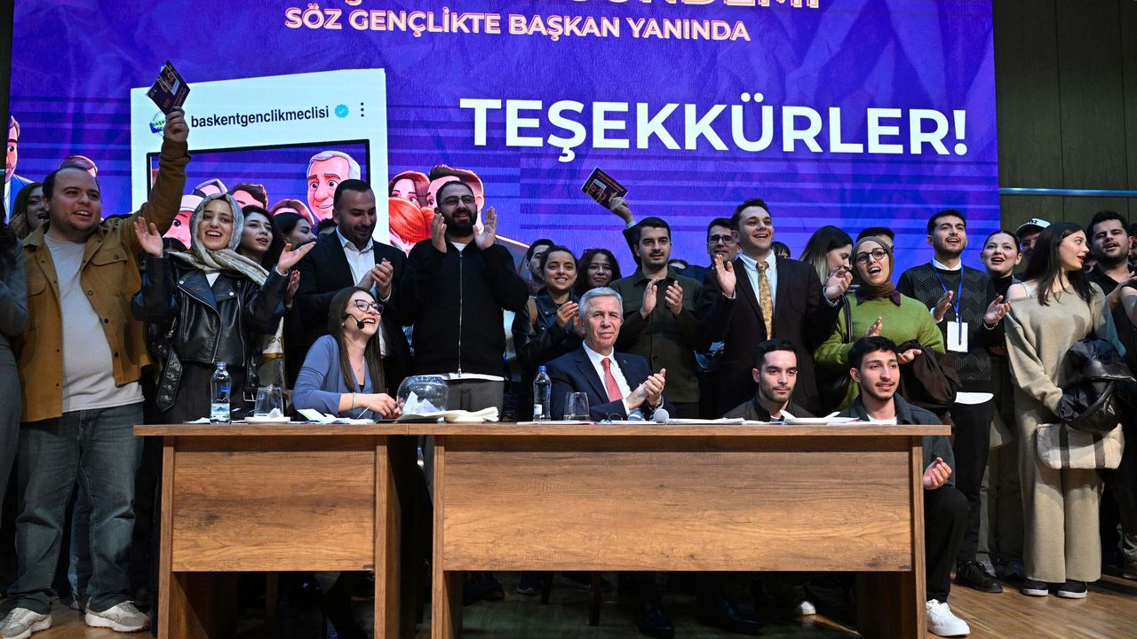 Mansur Yavaş Gençlerle Buluştu: Kent Yönetiminde Genç Katılımı Vurguladı
