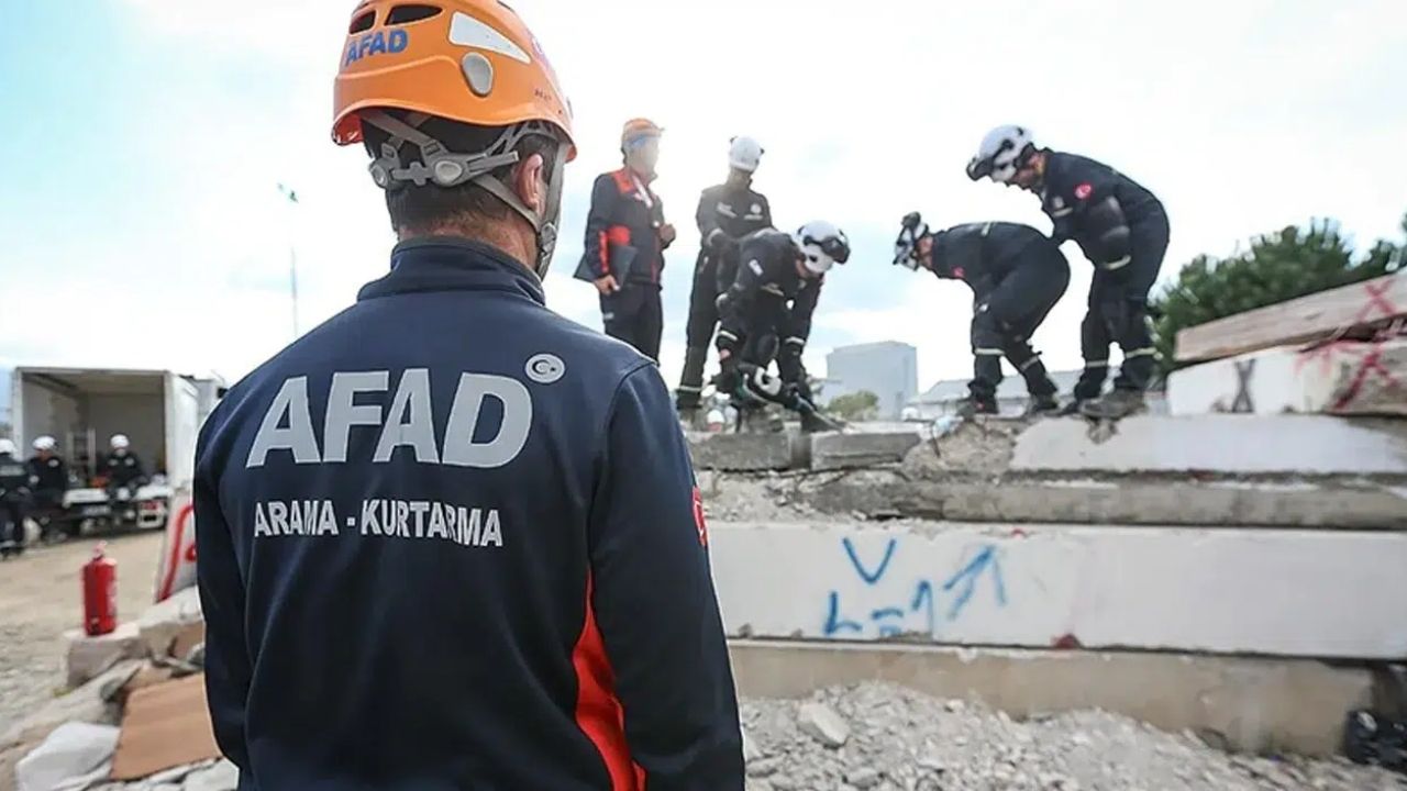 Van AFAD Malatya’da Depremzedeleri Enkazdan Kurtardı