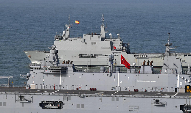 TCG Anadolu NATO Tatbikatında Kiel’de Yoğun İlgi Gördü