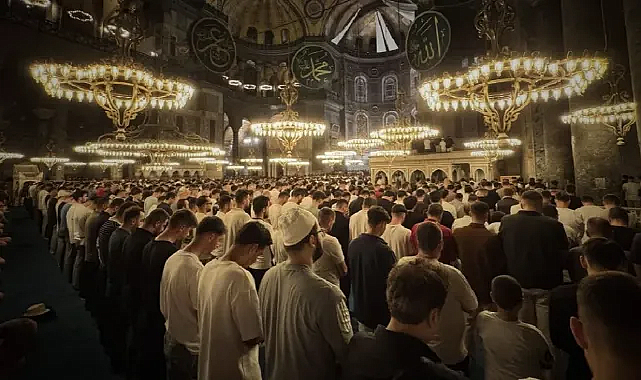 Kadir Gecesi Bugün İbadet ve Dualarla İdrak Ediliyor